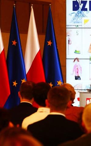 Premier Kopacz do nauczycieli: Dziękuję za wasz wysiłek i pracę