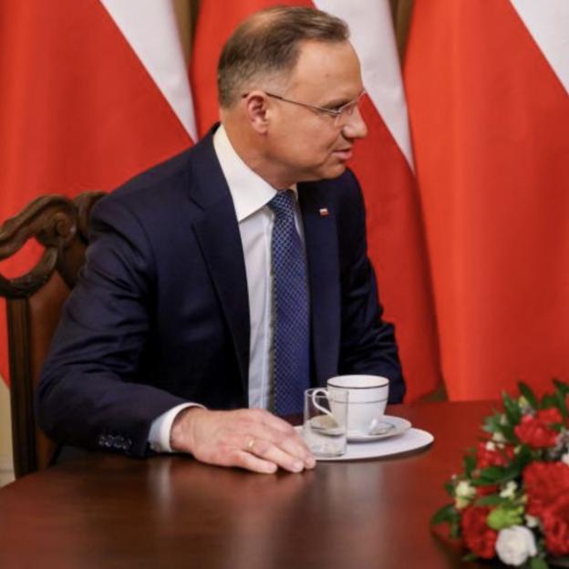 Prezydent wziął udział w posiedzeniu Sejmu, na którym na urząd Prezesa Rady Ministrów został wybrany przez Sejm Donald Tusk.