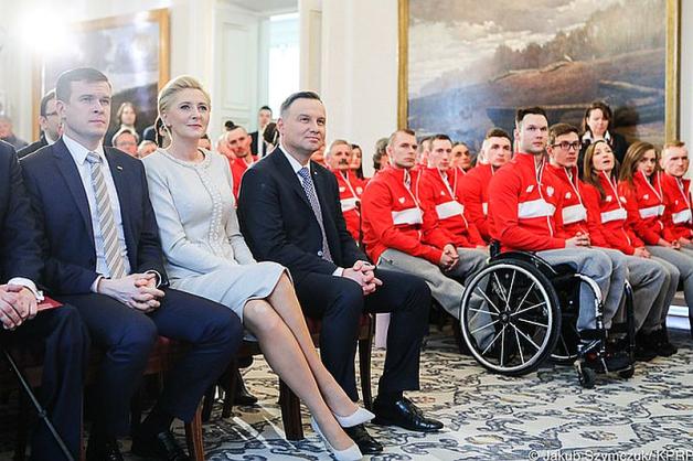 Warszawa: Paraolimpiada w Pjongczang - Prezydent wręczył nominacje reprezentantom Polski