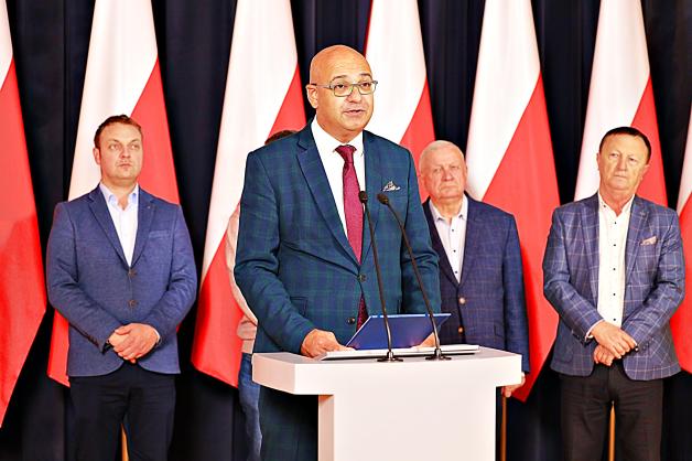 Minister infrastruktury Alvin Gajadhur  spotkał się z przedstawicielami branży przedsiębiorców transportu drogowego, którzy uczestniczą w akcji protestacyjnej na granicy polsko-ukraińskiej